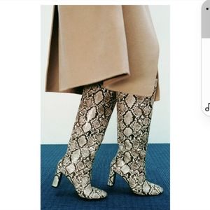 Zara knee high snakeskin boots 👢 😍